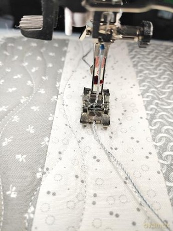 Ultimate Guide to Sewing Machine Feet: Choose, use and, troubleshoot your machine feet for success [KSIĄŻKA]