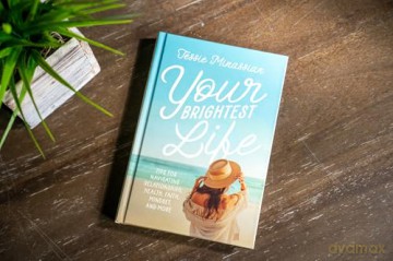Your Brightest Life: Tips for Navigating Relationships, Health, Faith, Mindset, and More [KSIĄŻKA]
