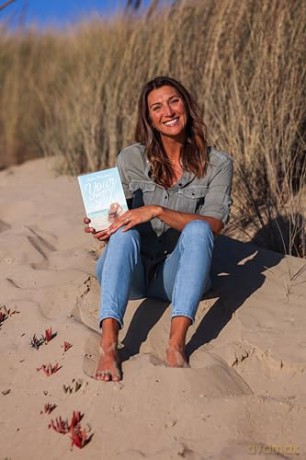 Your Brightest Life: Tips for Navigating Relationships, Health, Faith, Mindset, and More [KSIĄŻKA]