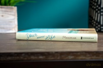 Your Brightest Life: Tips for Navigating Relationships, Health, Faith, Mindset, and More [KSIĄŻKA]