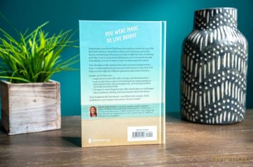 Your Brightest Life: Tips for Navigating Relationships, Health, Faith, Mindset, and More [KSIĄŻKA]