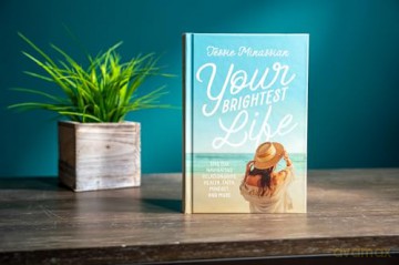 Your Brightest Life: Tips for Navigating Relationships, Health, Faith, Mindset, and More [KSIĄŻKA]