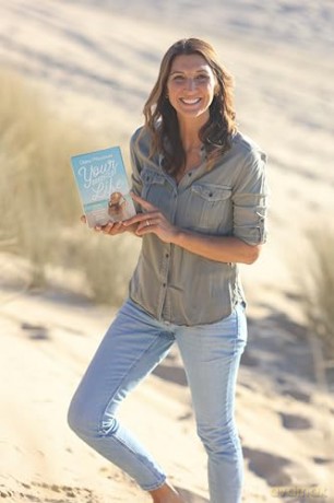 Your Brightest Life: Tips for Navigating Relationships, Health, Faith, Mindset, and More [KSIĄŻKA]