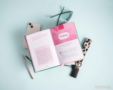 Yours, Not Hers: 40 Devotions to Stop Comparisons and Love Your Life [KSIĄŻKA]
