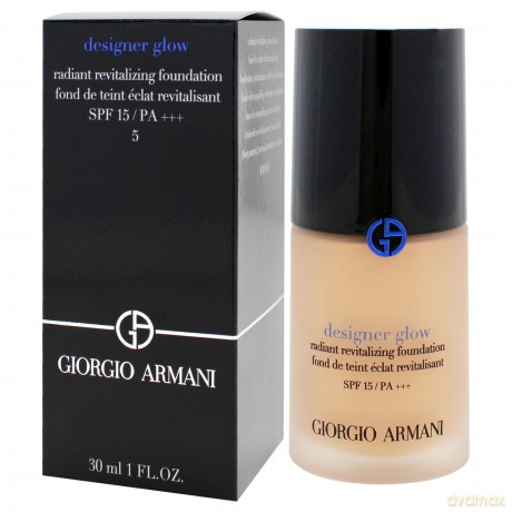 Brightening liquid make-up SPF 15 Designer Glow Radiant Revitalizing Foundation 30 ml - Shade: 5