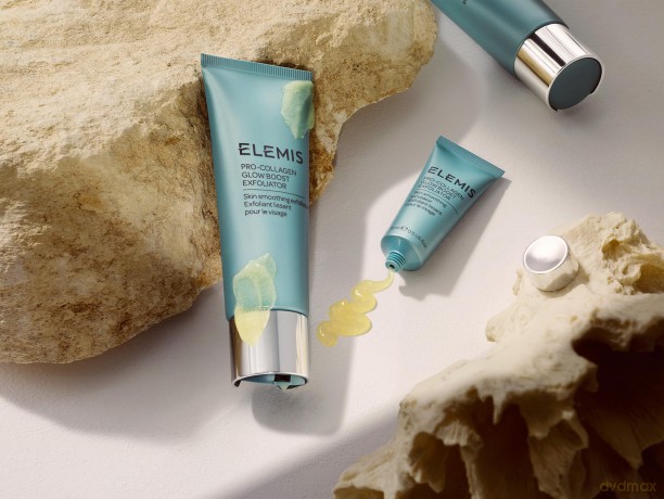 Brightening skin peeling Pro-Collagen Glow Boost Exfoliator 100 ml
