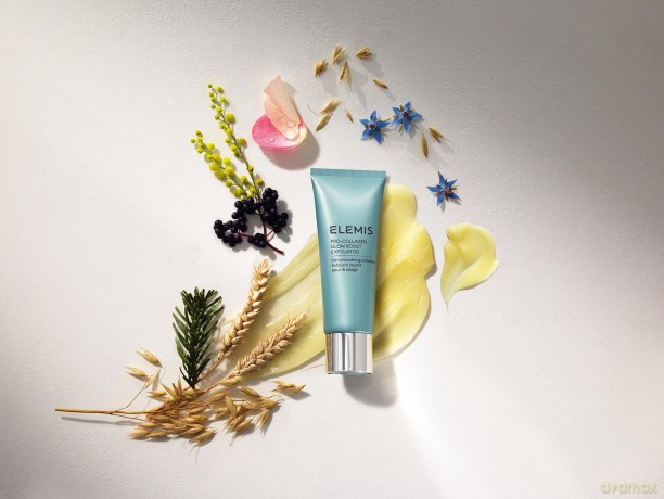 Brightening skin peeling Pro-Collagen Glow Boost Exfoliator 100 ml