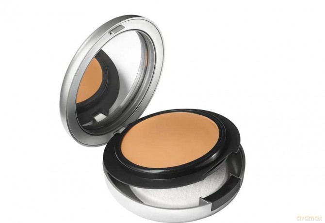 Compact make-up Studio Fix Tech Cream-to-Powder Foundation 10 g - Shade: NC55