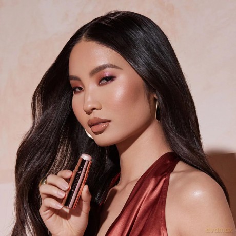 Highlighter in a stick Stick Highlighter 8 g - Shade: Iced Out