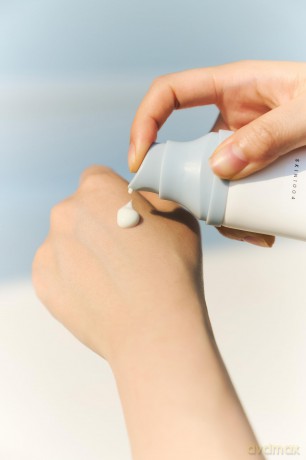 Hydrating Sunscreen SPF 50+ Madagascar Centella Hyalu-Cica Water-Fit Sun Serum - Volume: 15 ml