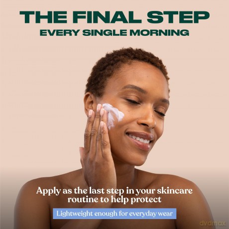 Light moisturizing face cream SPF 50 Skin Defence Multi-Protection Light Essence 60 ml