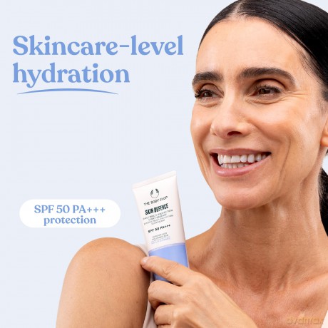 Light moisturizing face cream SPF 50 Skin Defence Multi-Protection Light Essence 60 ml
