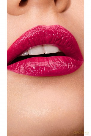 Lipstick with intense shine Pure Color Explicit Slick Shine Lipstick 7 g - Shade: 915 Score to Settle