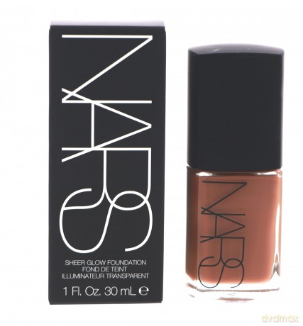 Liquid make-up Sheer Glow Foundation 30 ml - Shade: Namibia