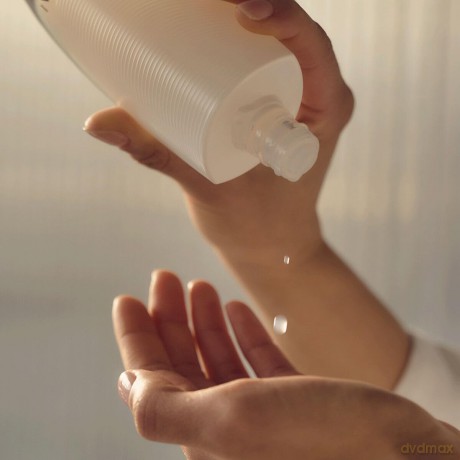 Moisturizing skin essence Absolute Silk Micro Essence-in-Lotion 125 ml