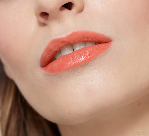 Nourishing lipstick Nutri Lipstylo - Shade: Peach