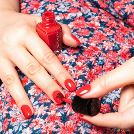 Quick Dry Nail Lacquer 10 ml - Shade: 28 Cranberry Syrup