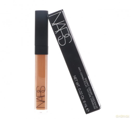 RADIANT CREAMY CONCEALER - Shade: Wallnut