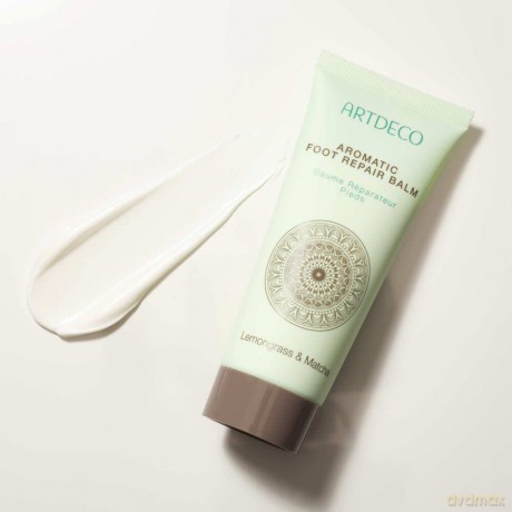 Softening regenerative foot balm Lemongrass & Matcha Aromatic Foot Repair Balm 100 ml