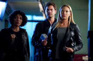 Fringe: Na granicy światów Sezon 5 [4DVD]