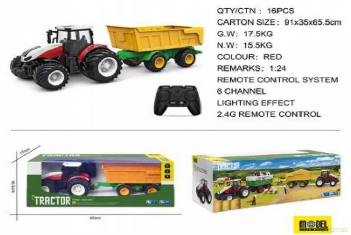Traktor na radio z przyczepą
