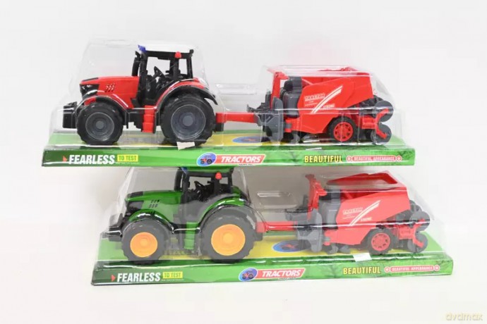 Traktor z prasą K704 71019