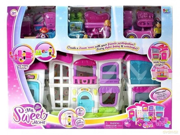 Domek z figurkami i meblami światło dźwięk