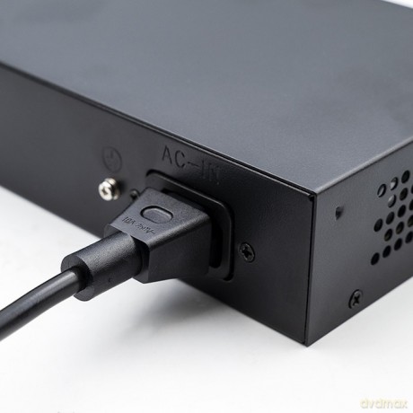 Przełącznik sieciowy SWITCH FAST Ethernet 8x RJ45 PoE 2x RJ45 Uplink 1x SFP | 120W | 1000Mb/s