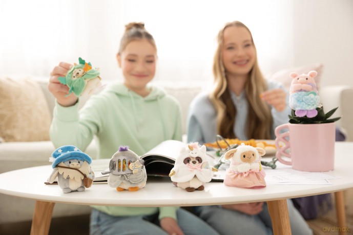 NICI mymochi przytulanka Papużka Nimfa Chipsy  z kostiumem rycerza i konikiem 8cm z zawieszką