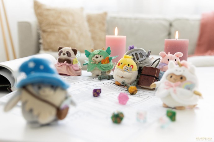NICI mymochi przytulanka Papużka Nimfa Chipsy  z kostiumem rycerza i konikiem 8cm z zawieszką