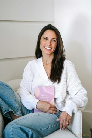 Three Minutes for Mom: 365 Days of Empowerment, Encouragement, and Growth for a More Connected Motherhood - Erin Morrison [KSIĄŻKA]