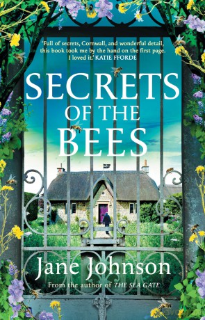 Secrets of the Bees: A sumptuous Cornish tale packed with heart, relationships and mysteries from the past - Jane Johnson [KSIĄŻKA]