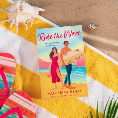 Ride The Wave: A spicy sports rom-com perfect for fans of sizzling love stories and forced proximity - Katherine Reilly [KSIĄŻKA]