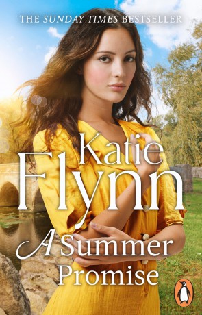 A Summer Promise: The page-turning historical romance from the bestselling author - Katie Flynn [KSIĄŻKA]