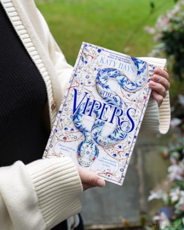 The Vipers: The electrifying new thriller from the Sunday Times bestselling author of The Cloisters - Katy Hays MA and PhD in Art History [KSIĄŻKA]