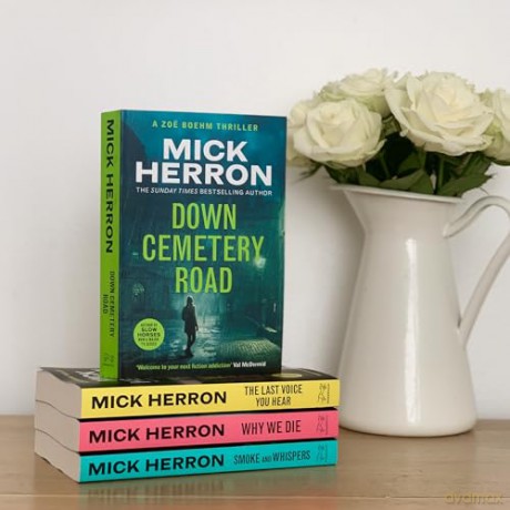Down Cemetery Road: Zoë Boehm Thrillers 1 (Zoe Boehm Thrillers) - Mick Herron [KSIĄŻKA]