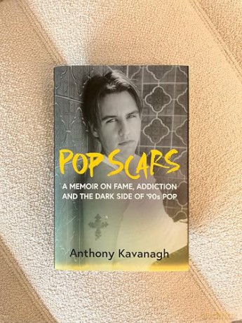 Pop Scars: A memoir on fame, addiction and the dark side of 90s pop - 'Unflinching and unmissable', HEAT Magazine - Anthony Kavanagh [KSIĄŻKA]
