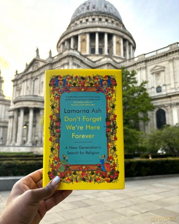 Don't Forget We're Here Forever: A New Generation's Search for Religion - Lamorna Ash [KSIĄŻKA]