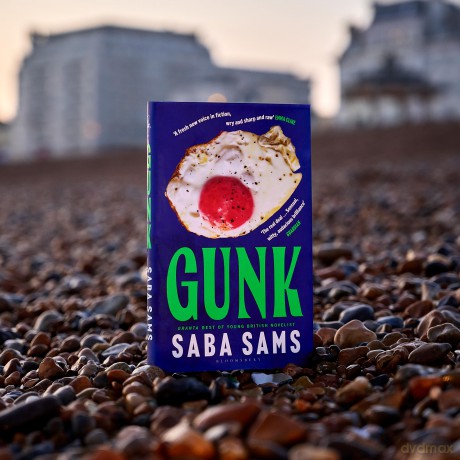 Gunk: 'The It novel to be seen with on the beach this summer' THE TIMES - Saba Sams [KSIĄŻKA]
