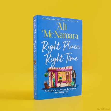 Right Place, Right Time: The must-read, feel-good book of the summer - Ali McNamara [KSIĄŻKA]