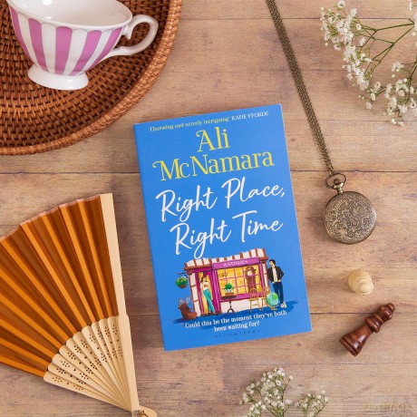 Right Place, Right Time: The must-read, feel-good book of the summer - Ali McNamara [KSIĄŻKA]