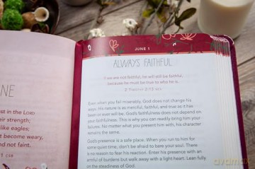 A Little Me Time with God [KSIĄŻKA]