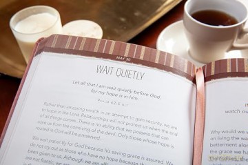 Amazing Grace: 365 Daily Devotions [KSIĄŻKA]