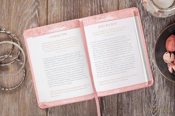 Consider the Lilies: 365 Devotions for Women [KSIĄŻKA]