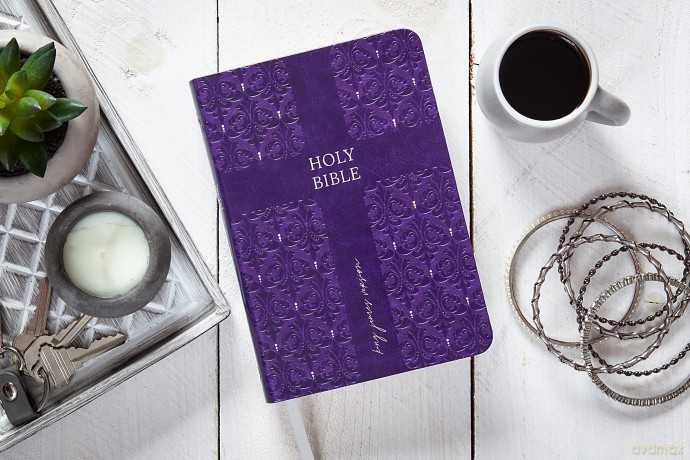 KJV Holy Bible Compact Amethyst: King James Version, Amethyst, compact [KSIĄŻKA]