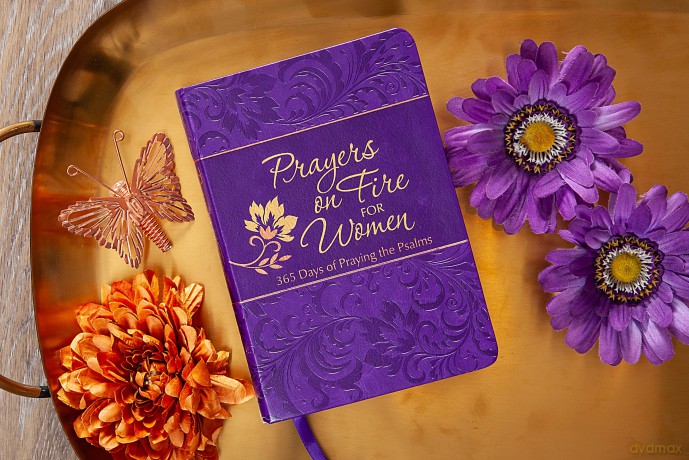 Prayers on Fire for Women: 365 Days of Praying the Psalms (The Passion Translation Devotionals) - Brian Simmons [KSIĄŻKA]