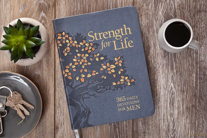 Strength for Life: 365 Daily Devotions for Men - Boyd Bailey [KSIĄŻKA]