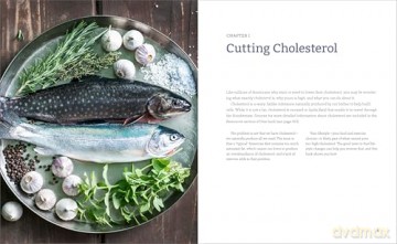 The Low Cholesterol Cookbook and Action Plan: 4 Weeks to Cut Cholesterol and Improve Heart Health - Karen Swanson [KSIĄŻKA]