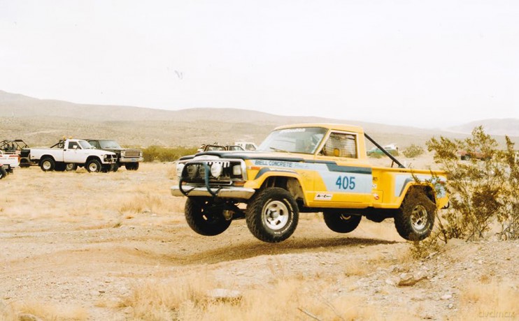 Jeep Racing: America's Favorite 4x4 in Off Road Competition - John Elkin [KSIĄŻKA]