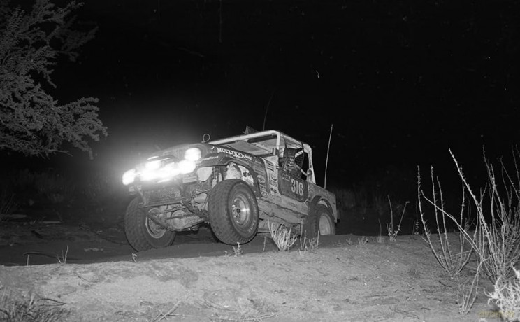 Jeep Racing: America's Favorite 4x4 in Off Road Competition - John Elkin [KSIĄŻKA]